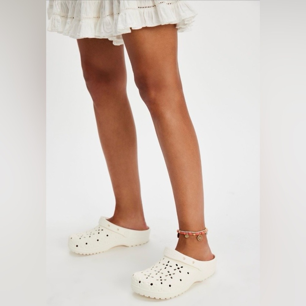 ▪️NWT CROCS Classic Floral Cut Clogs
